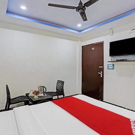 Hotel O Royal Palace Guest House Near Vishwa Vidyalaya Metro Station Új-Delhi Kültér fotó