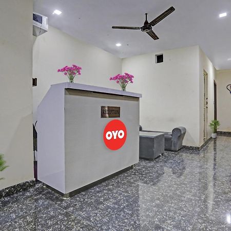 Hotel O Royal Palace Guest House Near Vishwa Vidyalaya Metro Station Új-Delhi Kültér fotó