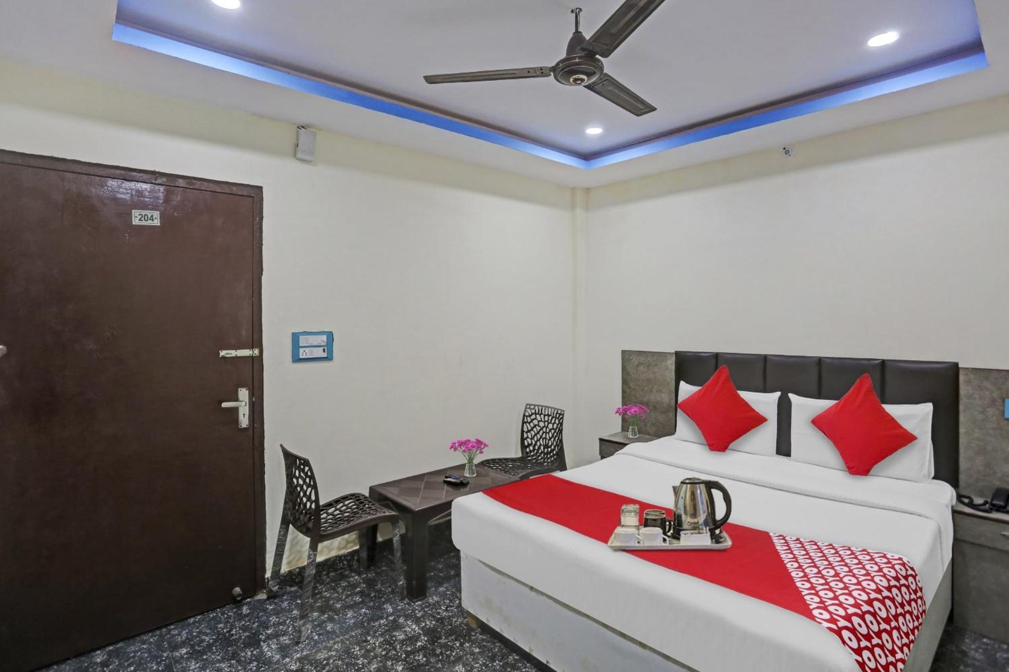 Hotel O Royal Palace Guest House Near Vishwa Vidyalaya Metro Station Új-Delhi Kültér fotó