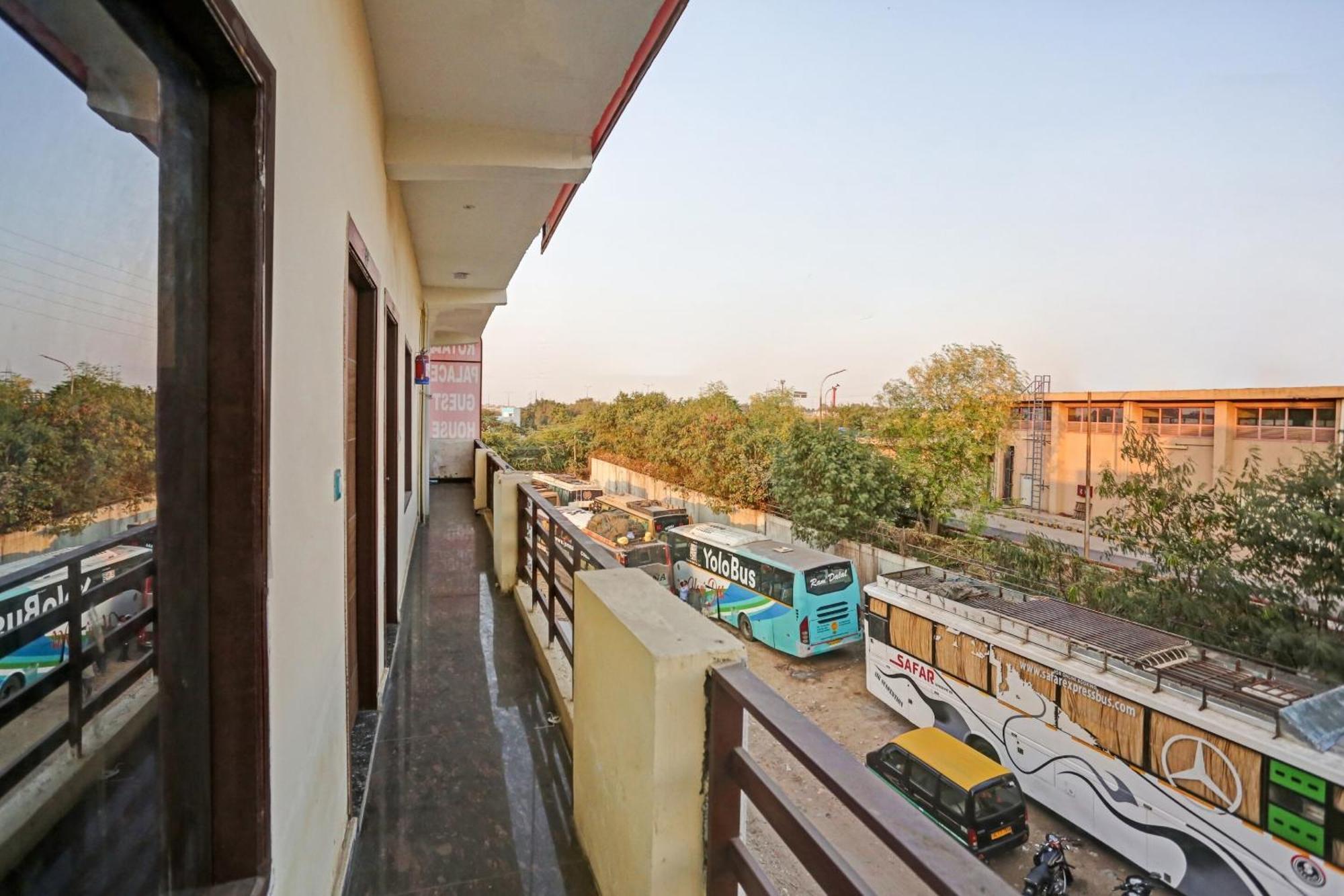 Hotel O Royal Palace Guest House Near Vishwa Vidyalaya Metro Station Új-Delhi Kültér fotó