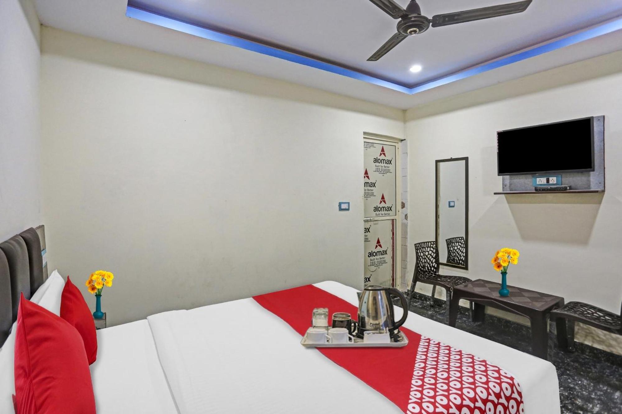 Hotel O Royal Palace Guest House Near Vishwa Vidyalaya Metro Station Új-Delhi Kültér fotó