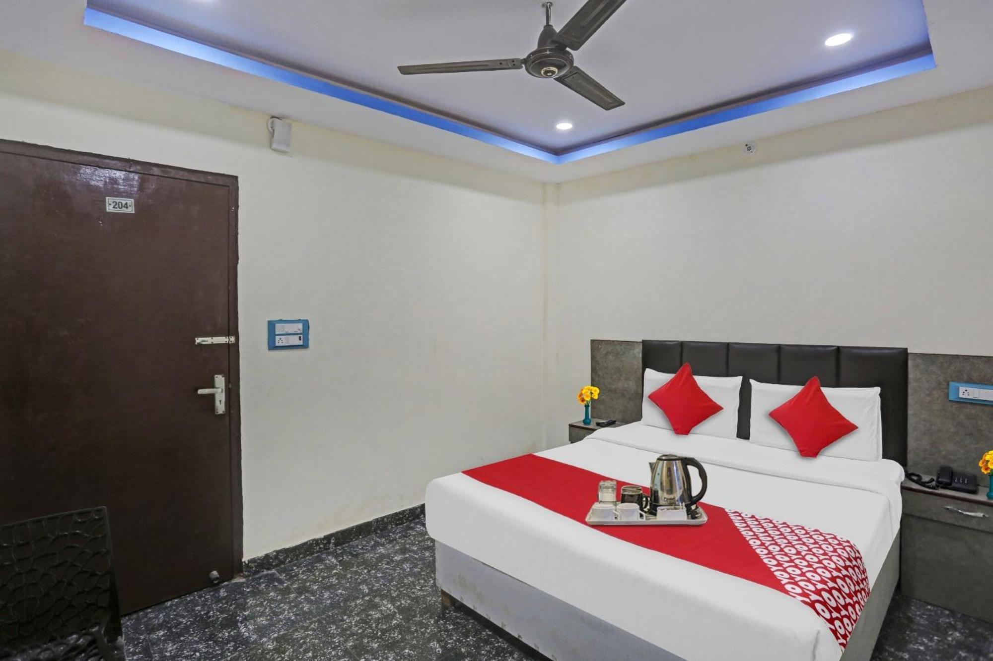 Hotel O Royal Palace Guest House Near Vishwa Vidyalaya Metro Station Új-Delhi Kültér fotó