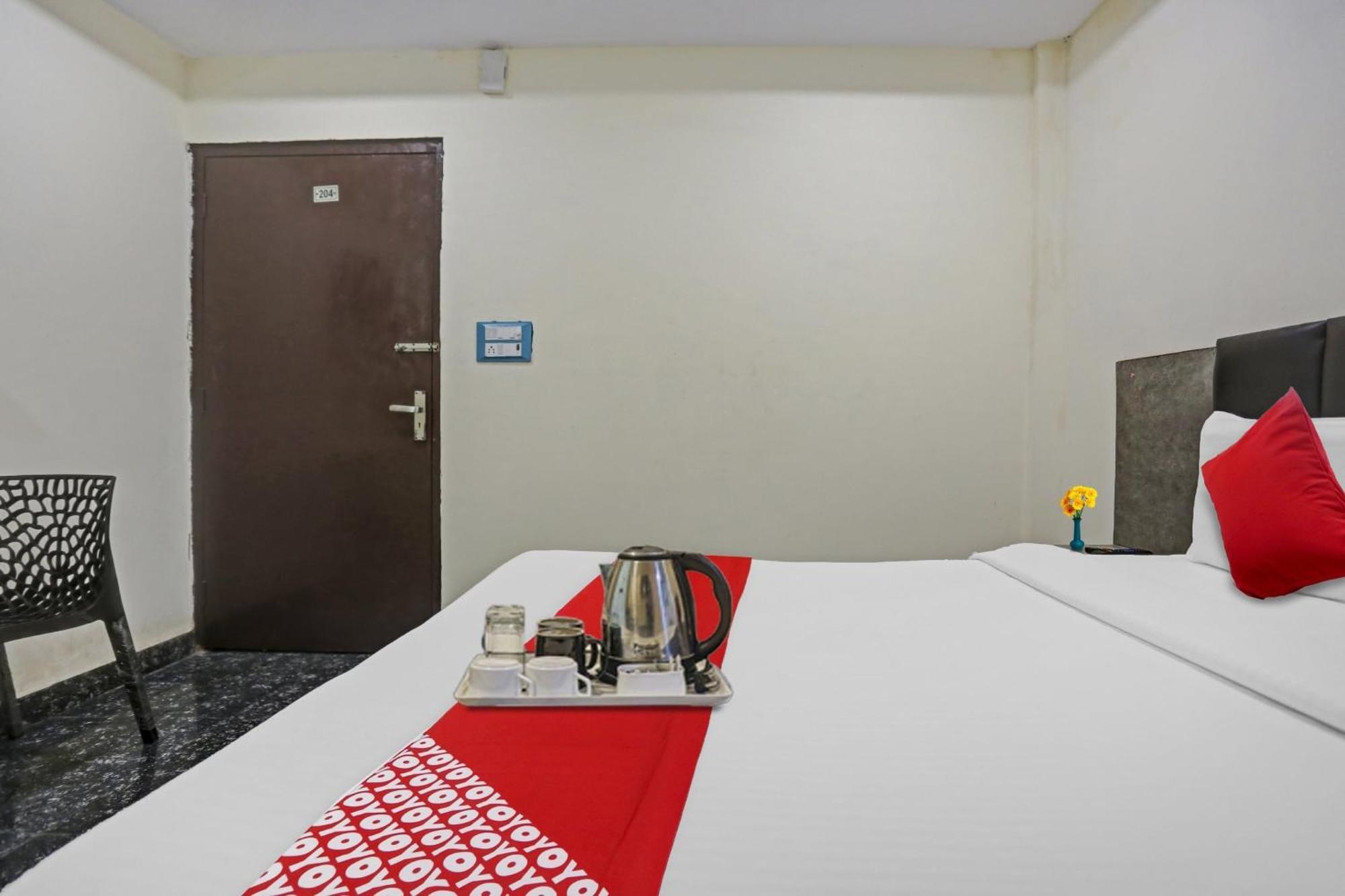 Hotel O Royal Palace Guest House Near Vishwa Vidyalaya Metro Station Új-Delhi Kültér fotó