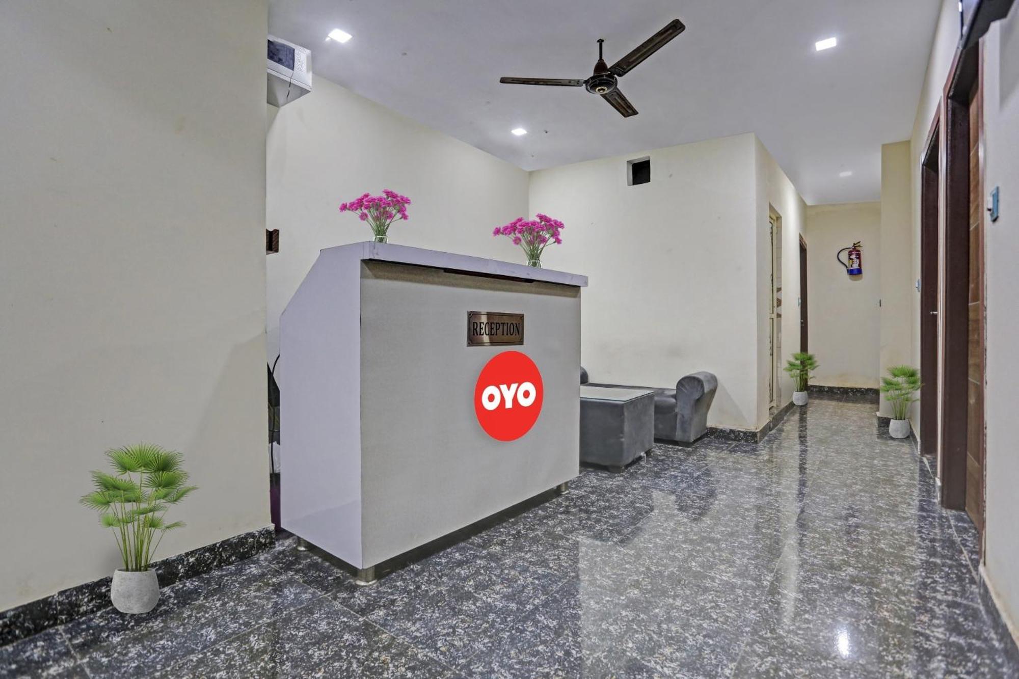 Hotel O Royal Palace Guest House Near Vishwa Vidyalaya Metro Station Új-Delhi Kültér fotó